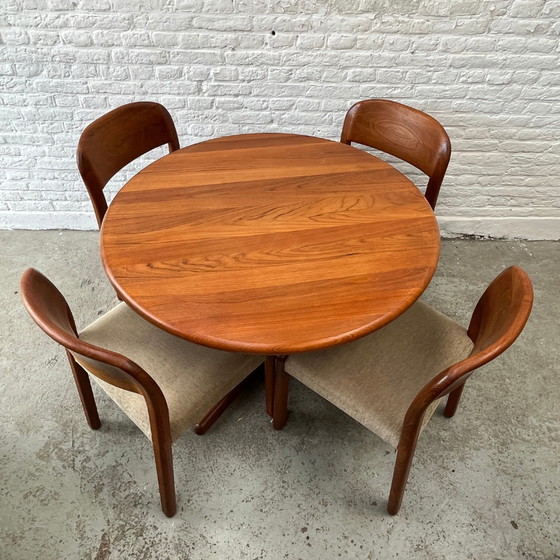 Image 1 of Midcentury eettafel rond met middenpoot, teak 100 cm 