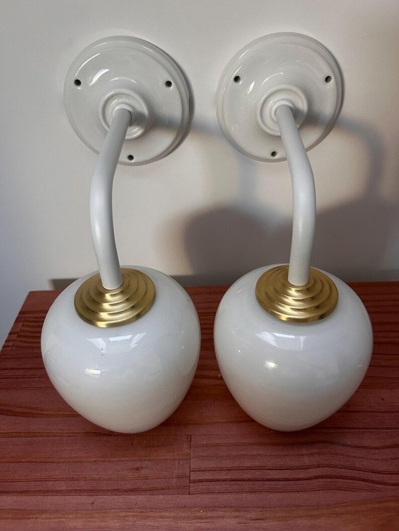 Image 1 of Vintage witte opaline wandlampen