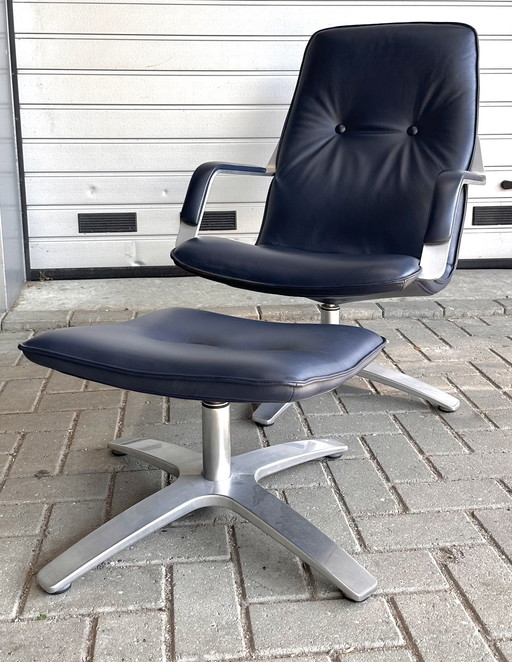 Berg Furniture Met Hocker