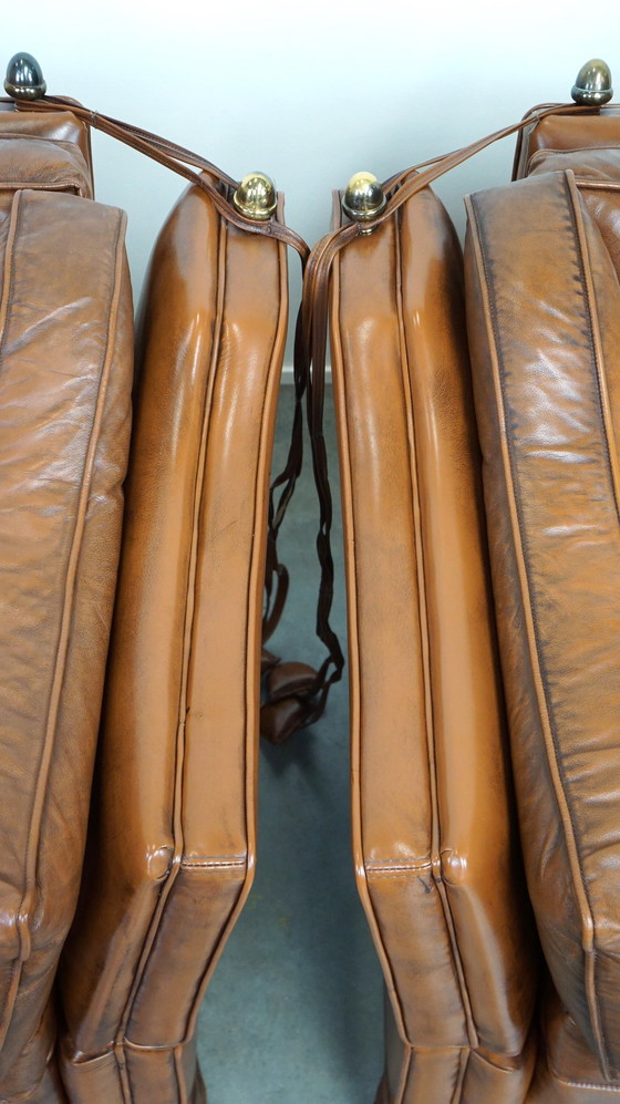 Image 1 of Complete set cognac kleurige rundleren kasteelbank en fauteuils