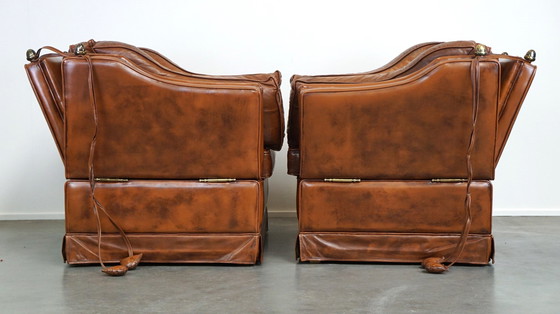 Image 1 of Complete set cognac kleurige rundleren kasteelbank en fauteuils