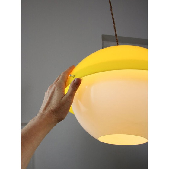 Image 1 of Vintage Space Age hanglamp van geel plexiglas, 1970
