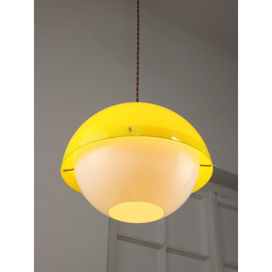 Image 1 of Vintage Space Age hanglamp van geel plexiglas, 1970
