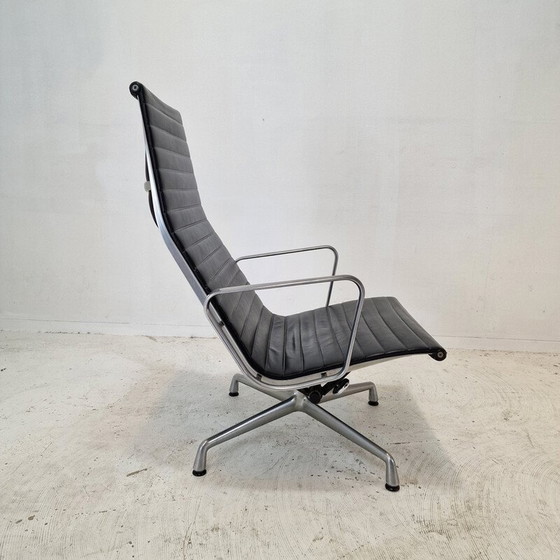 Image 1 of Vintage fauteuil met voetenbankje van Charles en Ray Eames in aluminium voor Vitra, 1999