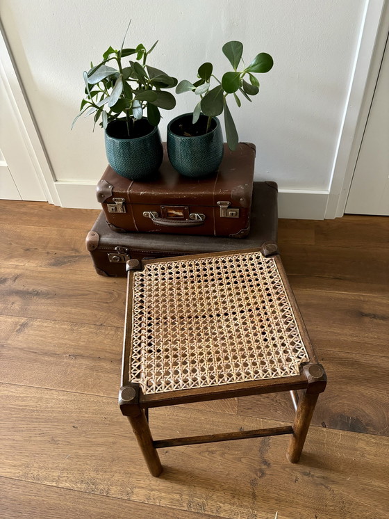 Image 1 of Vintage Houten En Rotan Krukje