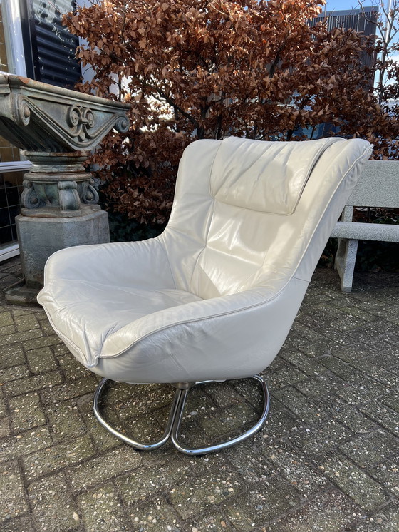 Image 1 of Lederen loungefauteuil uit de jaren zeventig 