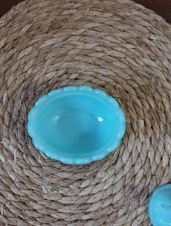 Image 1 of Poule En Opaline De Couleur, Boite, Bonbonnière, Plat, Ancien De La Cristallerie De Portieux