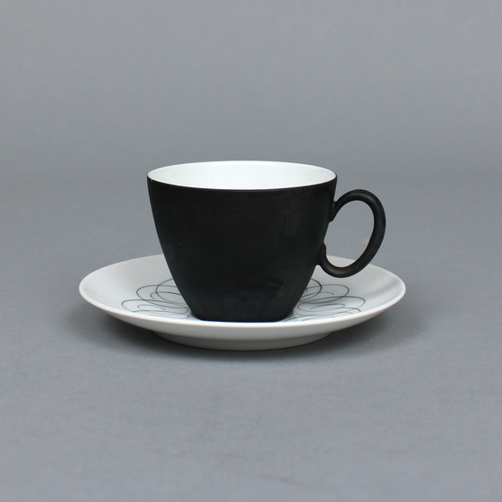 Image 1 of Raymond Loewy (1893-1986) set van 4, thee kop en schotels, Rosenthal Continental China, Script / Charcoal, Germany 