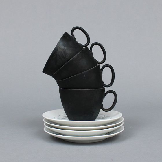 Image 1 of Raymond Loewy (1893-1986) set van 4, thee kop en schotels, Rosenthal Continental China, Script / Charcoal, Germany 