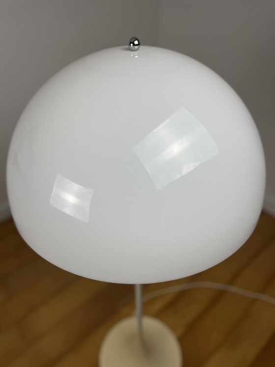 Image 1 of Louis Poulsen Panthella Vloerlamp