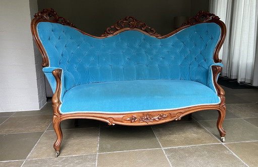 Antieke Franse 3-Zits Sofa Van Walnoothout In Rococo Stijl, Geheel Gerenoveerd.