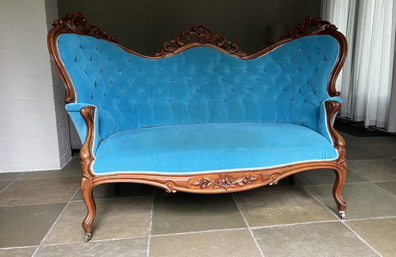 Image 1 of Antieke Franse 3-Zits Sofa Van Walnoothout In Rococo Stijl, Geheel Gerenoveerd.