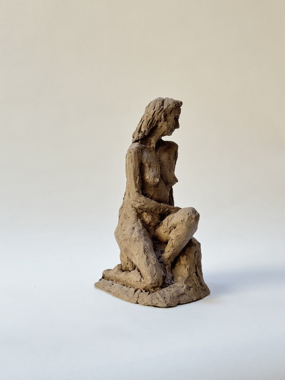 Image 1 of Terracotta sculptuur - Een naakte vrouw - Yolande Ide (1931)