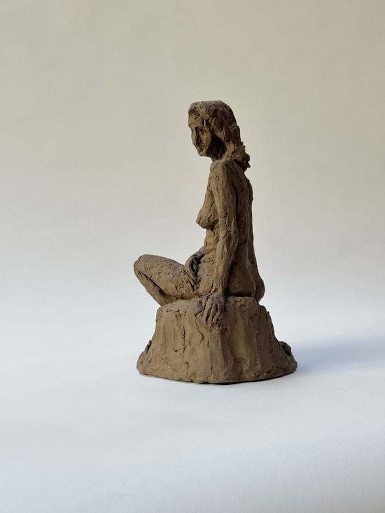 Image 1 of Terracotta sculptuur - Een naakte vrouw - Yolande Ide (1931)