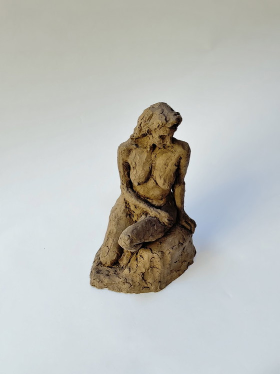 Image 1 of Terracotta sculptuur - Een naakte vrouw - Yolande Ide (1931)