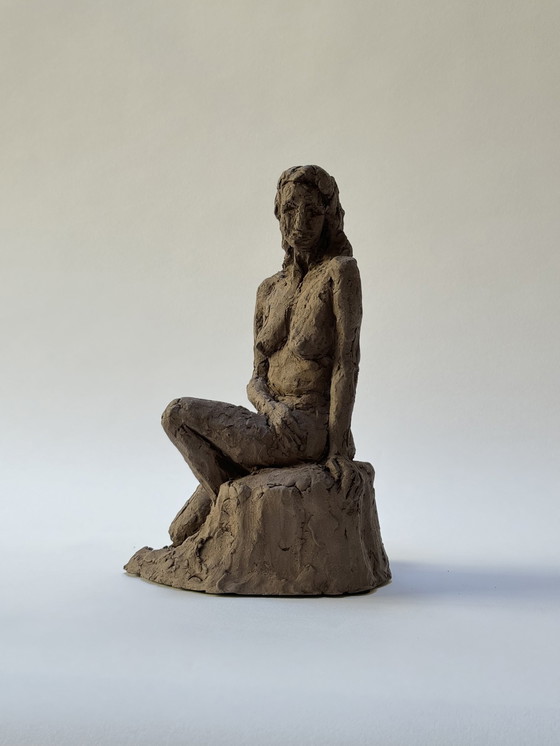 Image 1 of Terracotta sculptuur - Een naakte vrouw - Yolande Ide (1931)