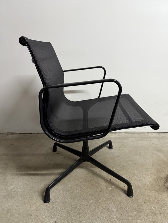 Image 1 of Vitra Eames Ea 108 Aluminium Stoel Zwart 2/3 Top & Origineel