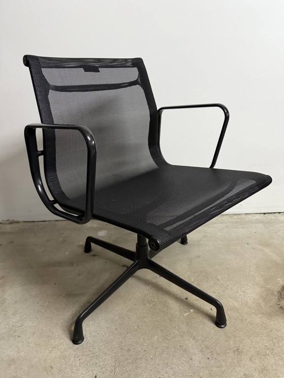 Image 1 of Vitra Eames Ea 108 Aluminium Stoel Zwart 2/3 Top & Origineel