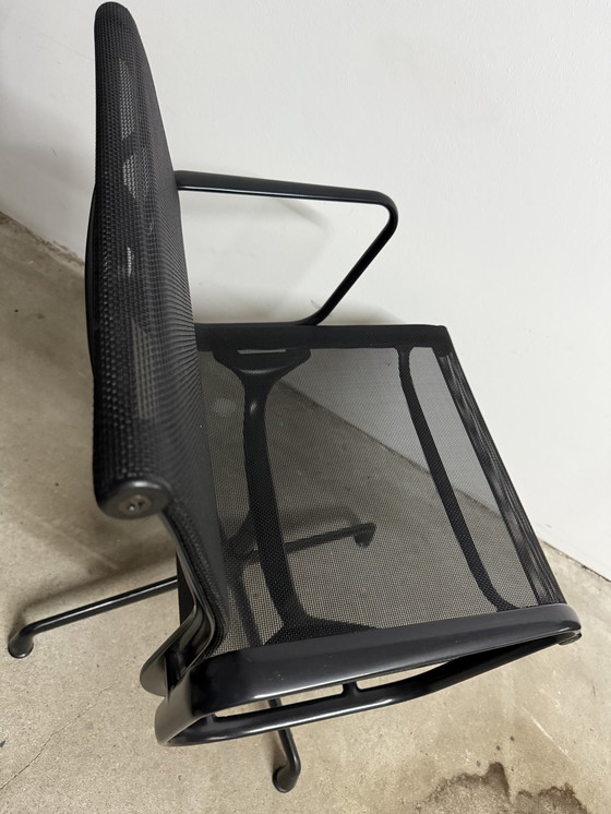 Image 1 of Vitra Eames Ea 108 Aluminium Stoel Zwart 2/3 Top & Origineel