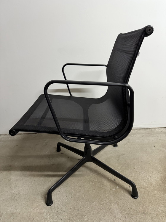 Image 1 of Vitra Eames Ea 108 Aluminium Stoel Zwart 2/3 Top & Origineel