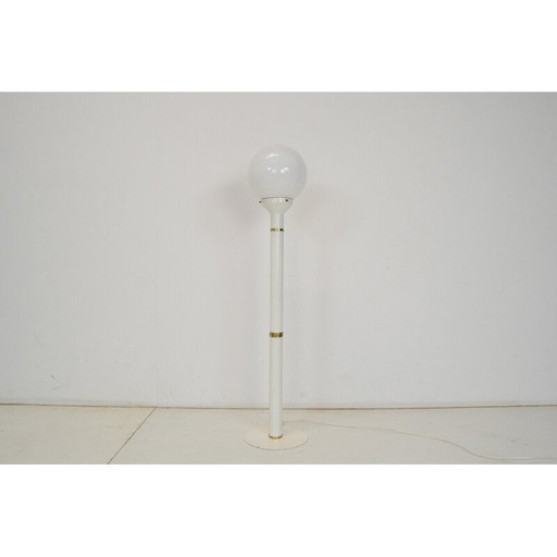 Vintage vloerlamp van melkglas, metaal en messing, Tsjecho-Slowakije 1970