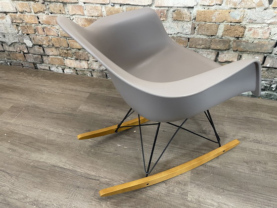 Image 1 of Vitra Rar