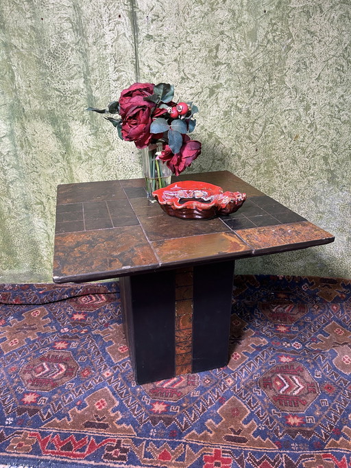 Brutalistische retro vintage leistenen salontafel