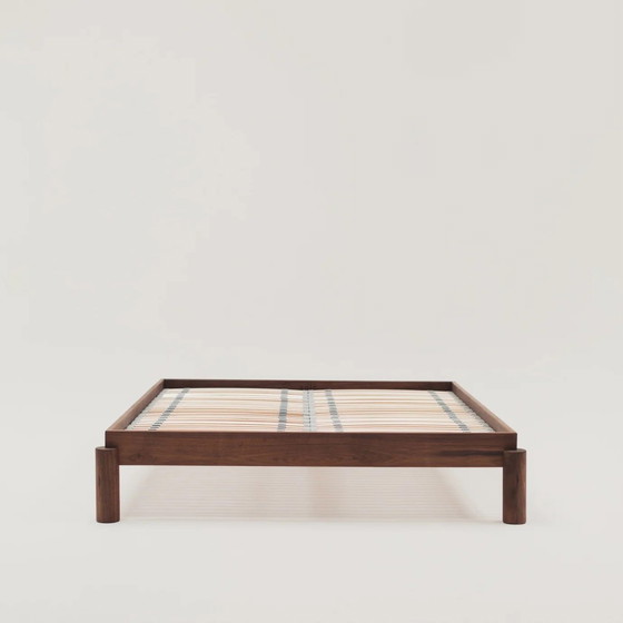 Image 1 of Bedframe van massief notenhout