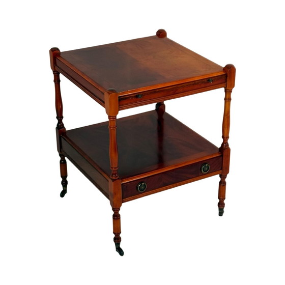 Image 1 of Vintage Brits - Bijzettafeltje Met Lade - Leren Inleg en Messing Detaillering - Georgische Stijl - Op Wielen Gemonteerd