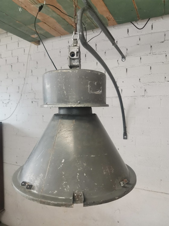 Image 1 of 2x IIndustriele hanglamp aan muurbeugel