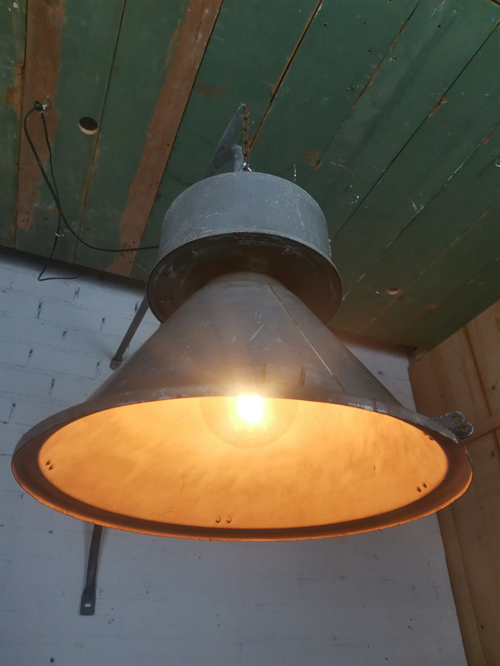 Image 1 of 2x IIndustriele hanglamp aan muurbeugel