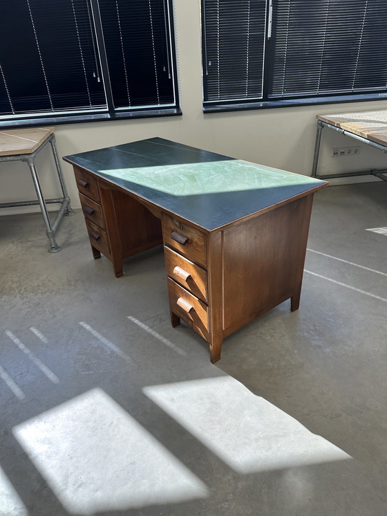 Image 1 of Vintage houten bureau