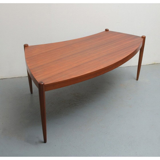 Image 1 of Vintage gebogen walnoten salontafel, 1960