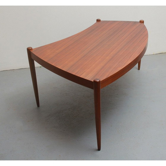 Image 1 of Vintage gebogen walnoten salontafel, 1960