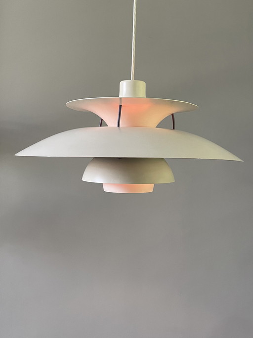 Louis Poulsen PH5 white edition lamp