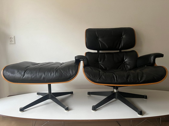 Image 1 of 1960S Herman Miller Loungestoel en Ottoman Set (2) - Ontwerp door Charles & Ray Eames