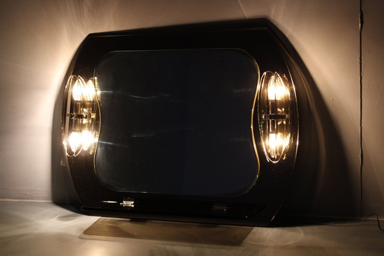 Image 1 of 1980S Fontana Arte, grote glazen wandspiegel met verlichting en planchet, Italië