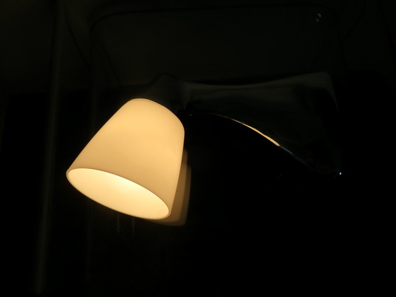 Image 1 of Verchroomd metaal en opaline wandlamp Streamline stijl, 1980