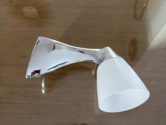 Image 1 of Verchroomd metaal en opaline wandlamp Streamline stijl, 1980