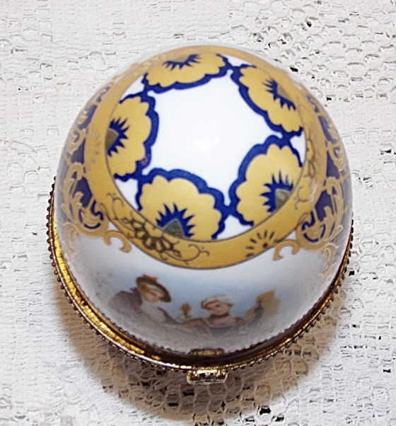 Image 1 of Fabergé stijl porseleinen ei op pootjes