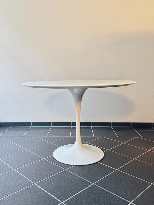 Tulip Eettafel Door Saarinen Voor Knoll