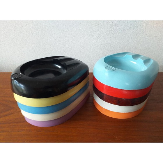 Image 1 of Set van 10 vintage gekleurde bakelieten asbakken van de autofabrikant Škoda, 1950
