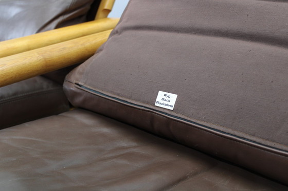 Image 1 of 1970 L. Olsen & Søn Paar fauteuils in eiken en leer, Denemarken