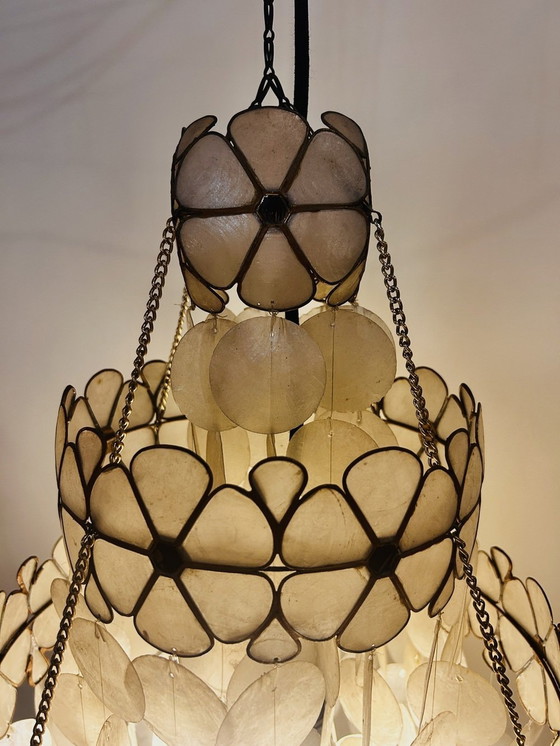 Image 1 of Vintage parelmoer kroonluchter, bloemmotief, jaren '60