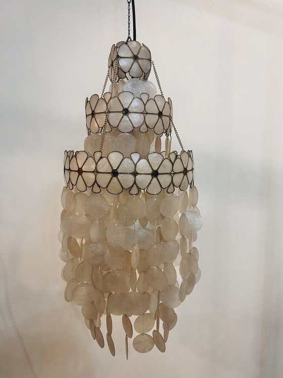 Image 1 of Vintage parelmoer kroonluchter, bloemmotief, jaren '60