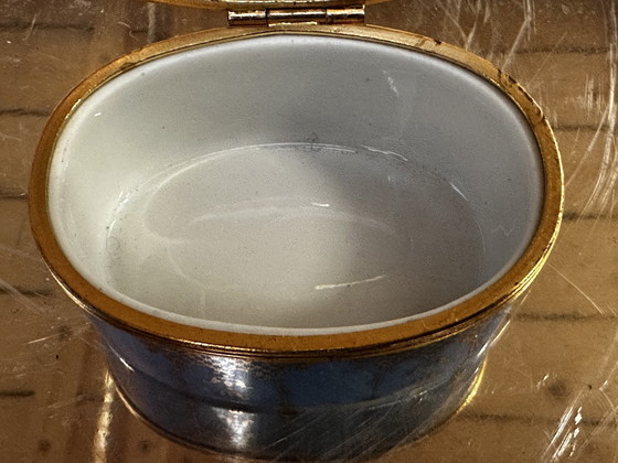 Image 1 of Klein doosje / pillendoosje romantisch - B 6,5 cm / D 5,5 cm / Limoges