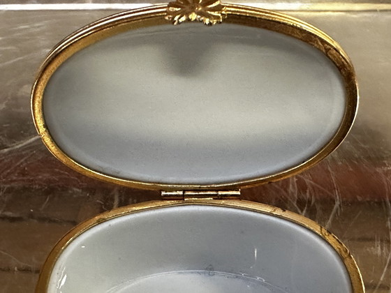 Image 1 of Klein doosje / pillendoosje romantisch - B 6,5 cm / D 5,5 cm / Limoges