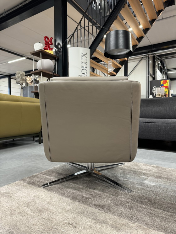 Image 1 of Als nieuw FSM Pavo Draai fauteuil taupe leer