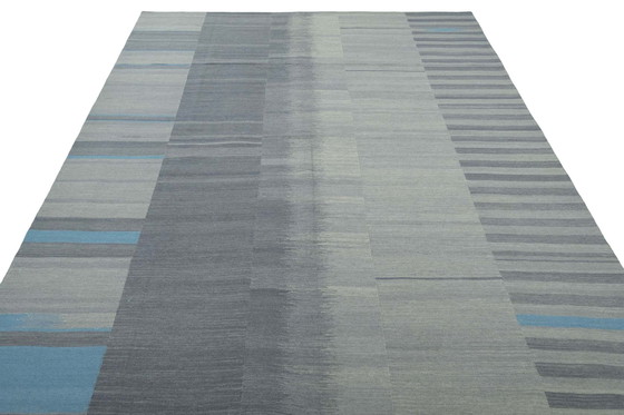 Image 1 of Handgeweven design kelim Fars - 372 x 271 cm - Modern ontwerp in blauw-grijstinten