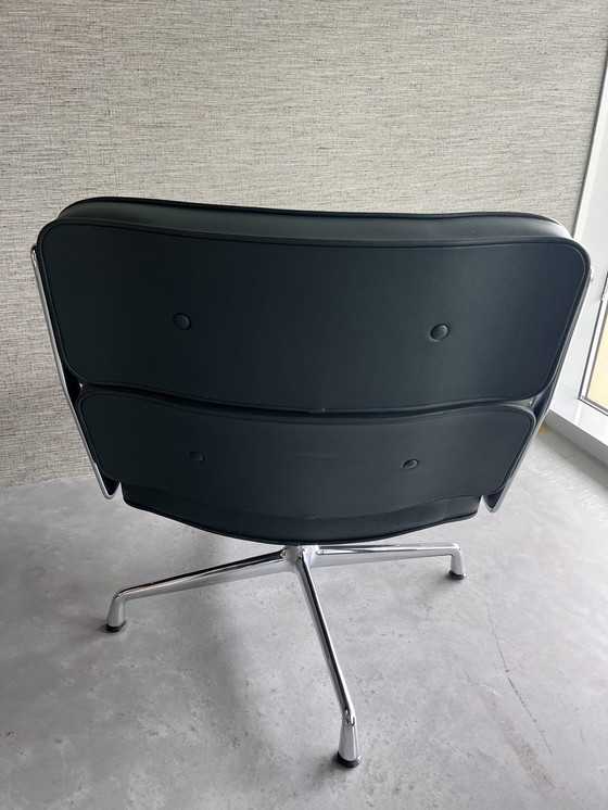 Image 1 of Vitra Lobby Chair